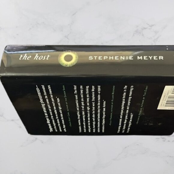 the host - Stephanie Meyer - Hardback - Picture 5 of 5